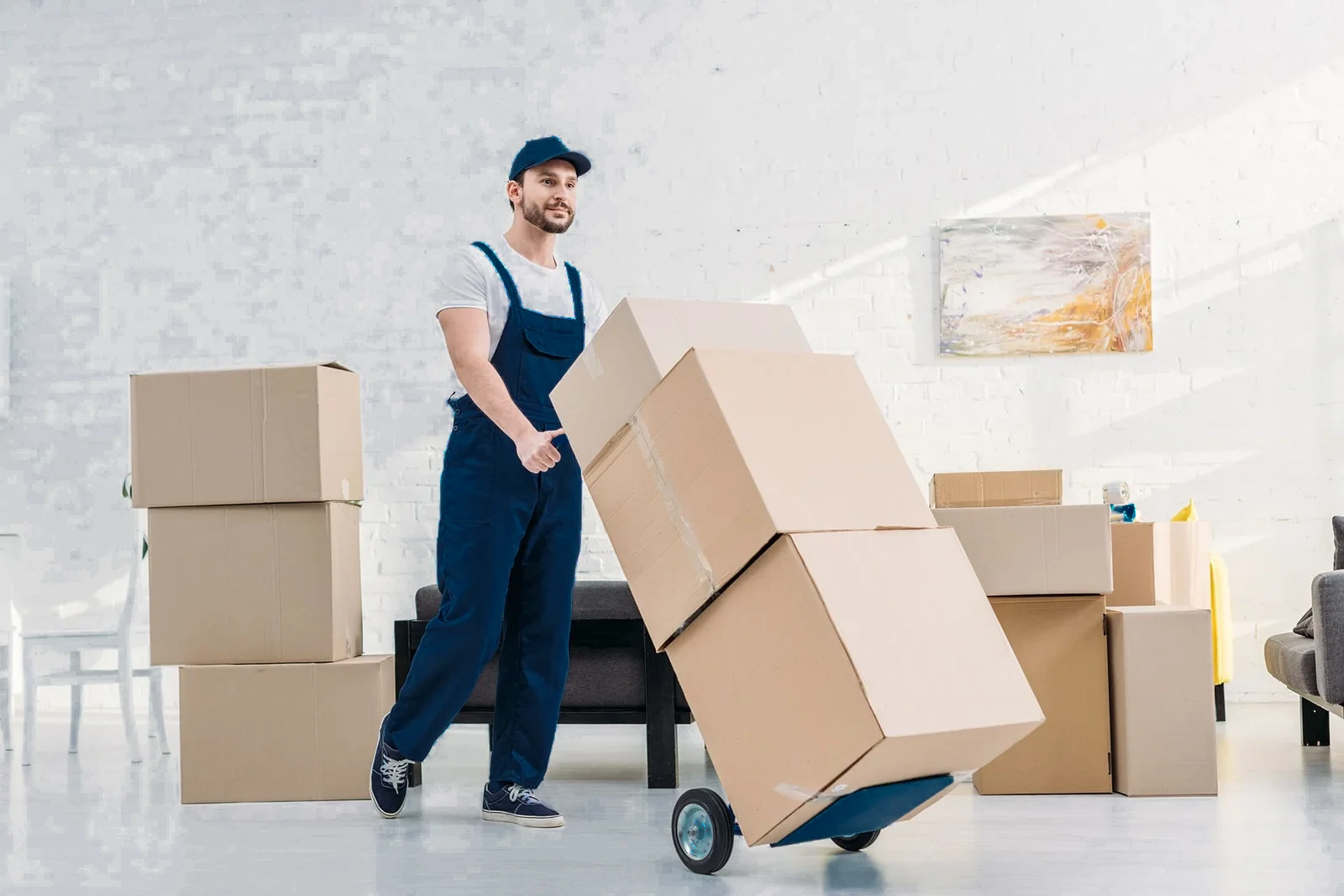 a2b-removal-and-storage-sheffield-mover-in-uniform-transporting-cardboard-boxes a2b-removal-and-storage-sheffield-mover-in-uniform-transporting-cardboard-boxes
